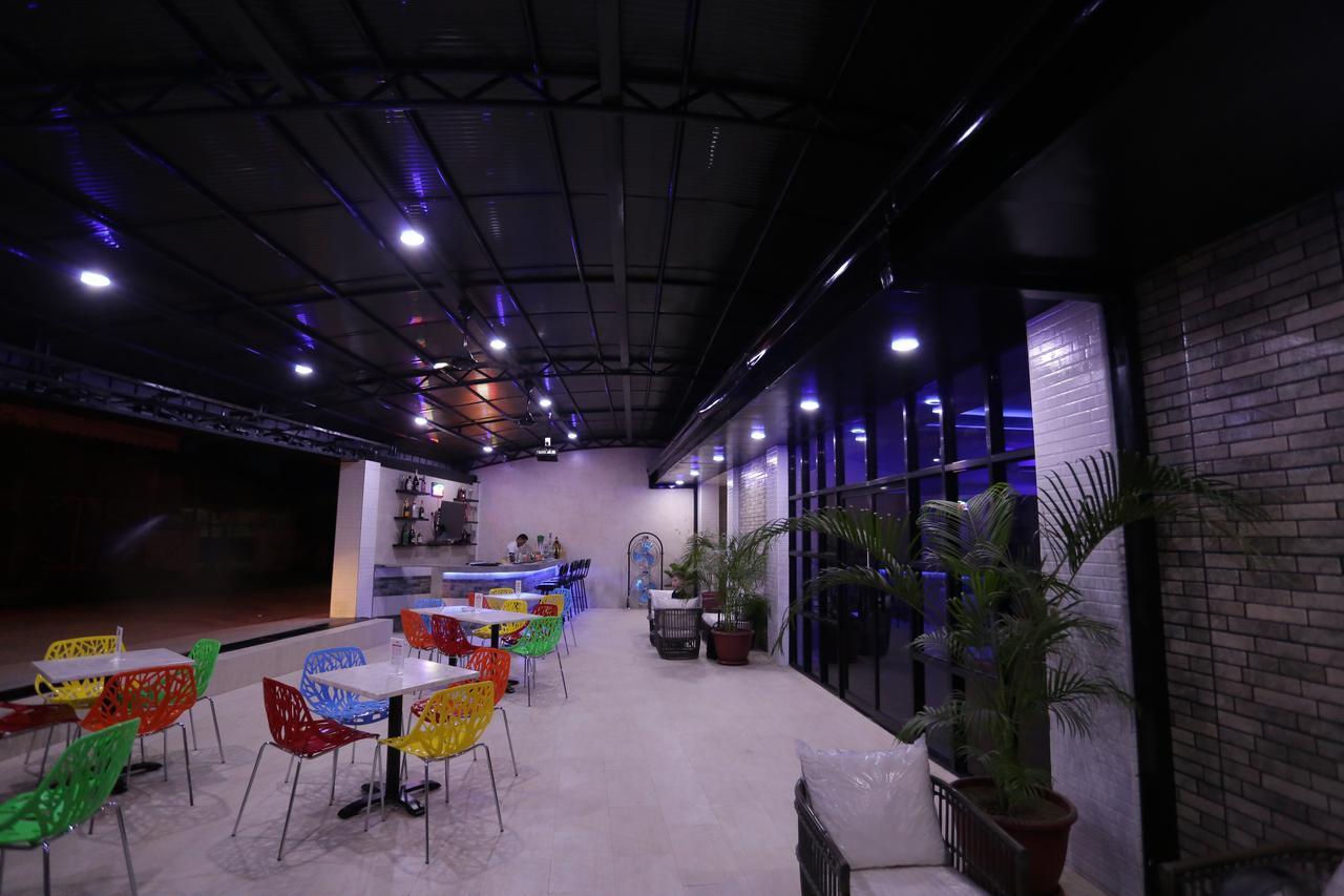 Halfway House Hostel Mactan Cebu Airport Lapu-Lapu City Exterior foto
