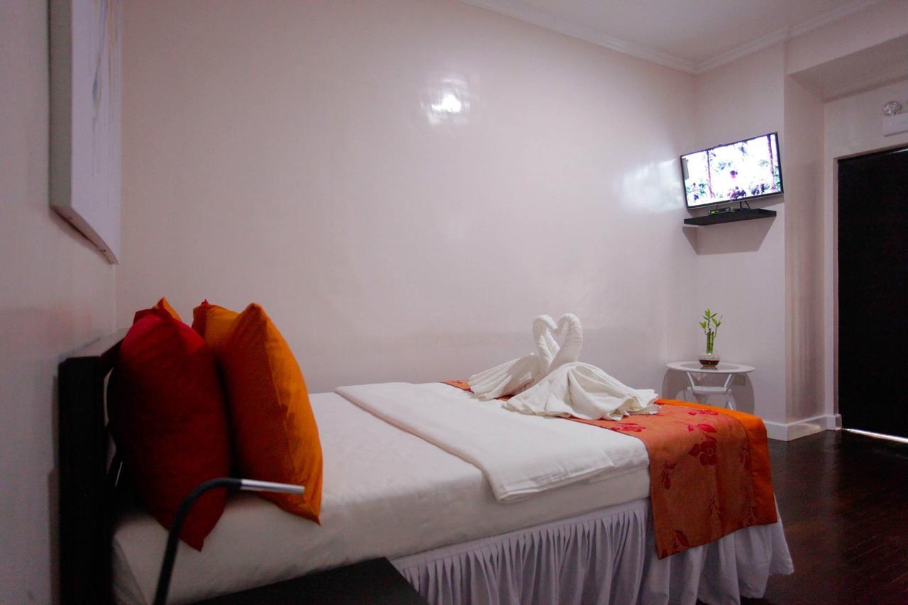 Halfway House Hostel Mactan Cebu Airport Lapu-Lapu City Exterior foto